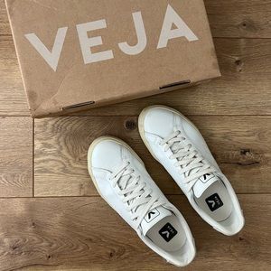 Veja Sneakers Size 8
